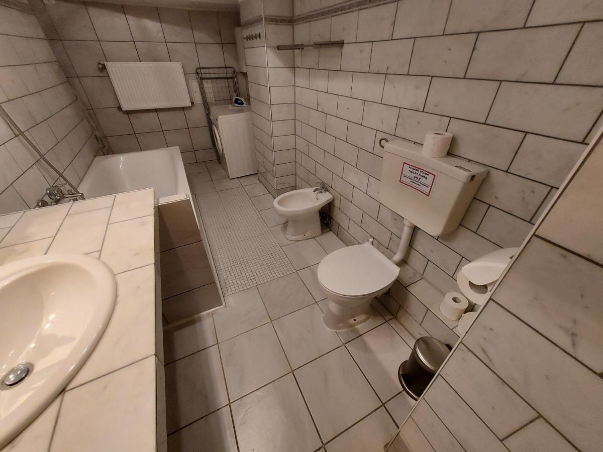 Basement Apartment 科隆 外观 照片